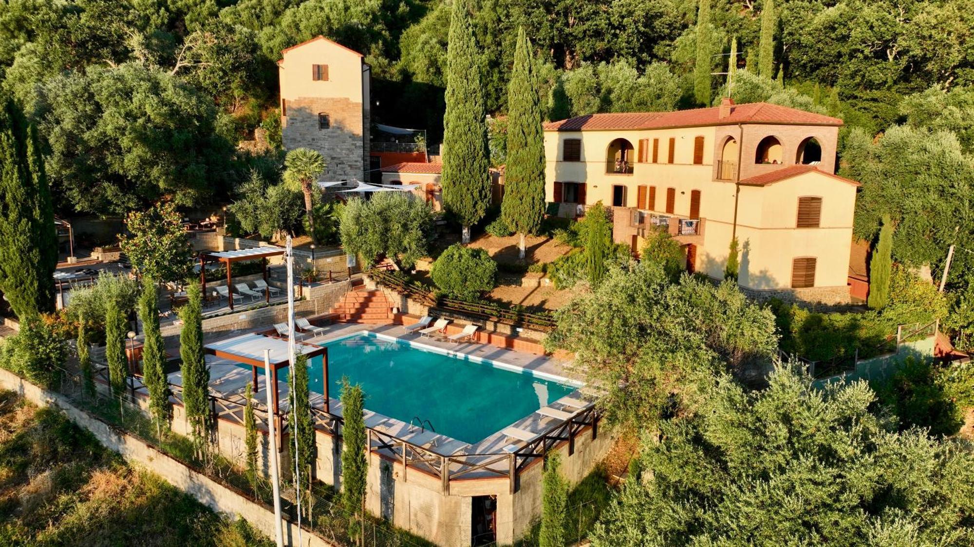 Aparthotel Madonna Del Poggio Cav Scarlino Exterior foto