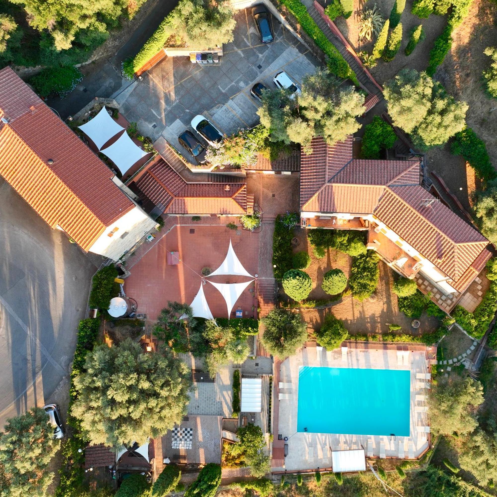 Aparthotel Madonna Del Poggio Cav Scarlino Exterior foto